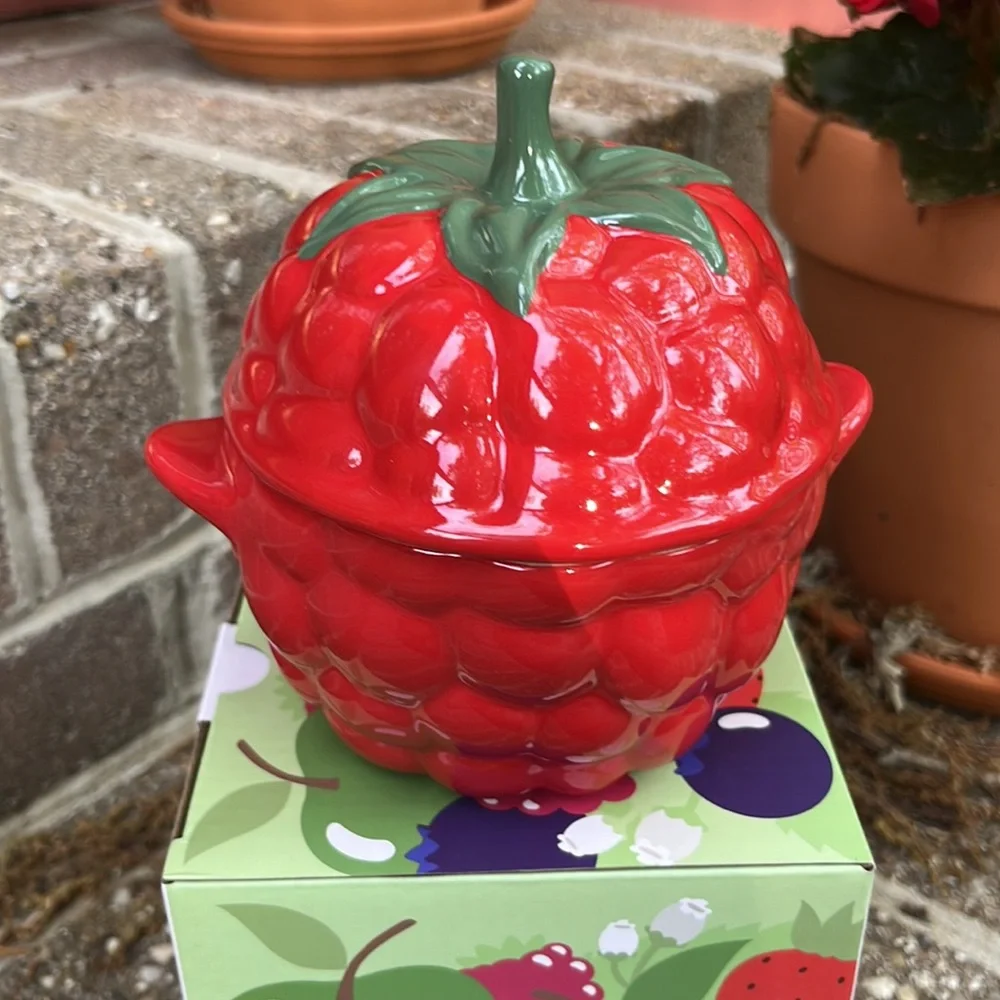 LE CREUSET RASPBERRY CASSEROLE - Picture 2 of 6